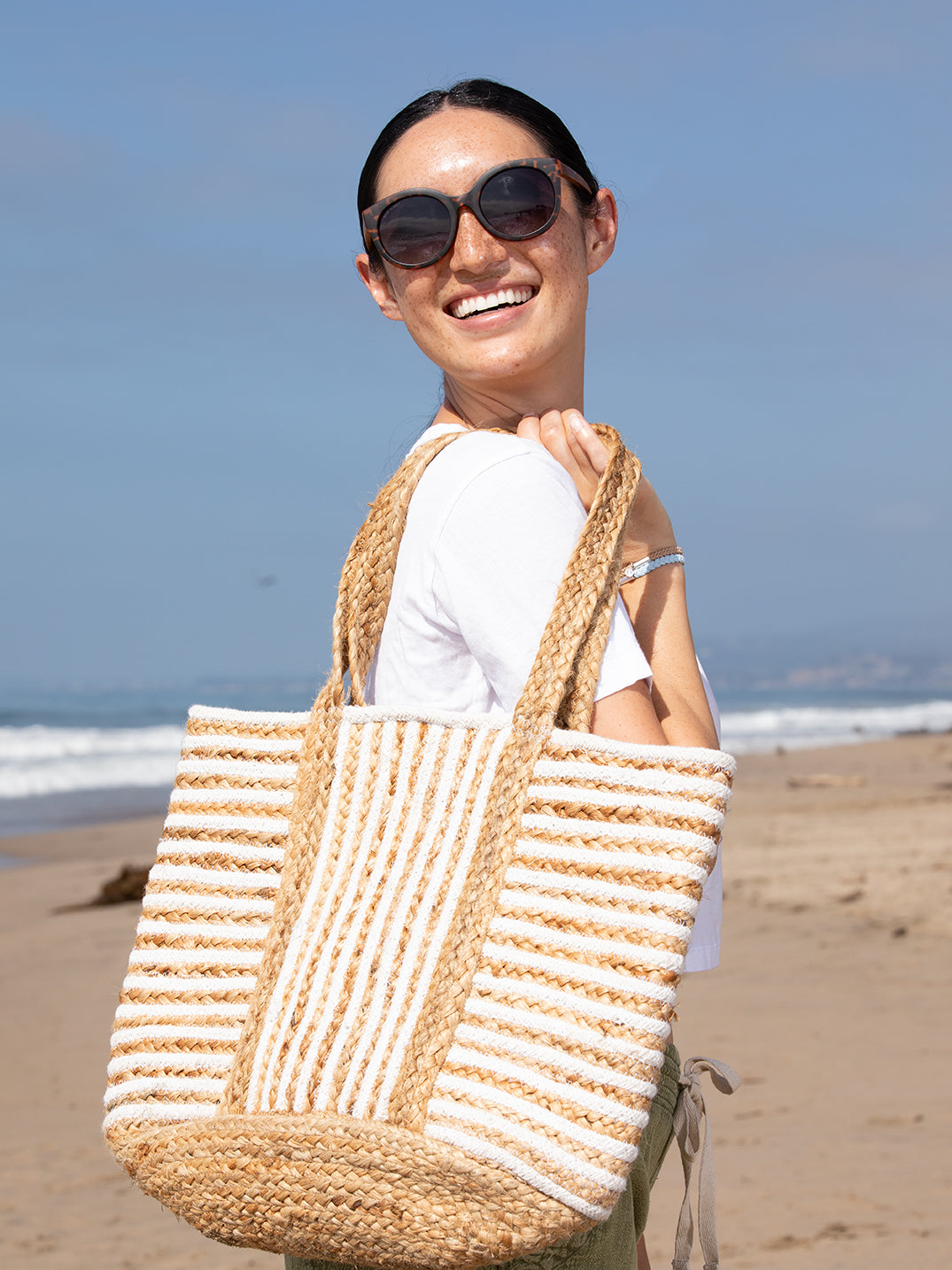 RECYCLED WHITE STRIPED BRAIDED JUTE BEACH ECO-TOTE